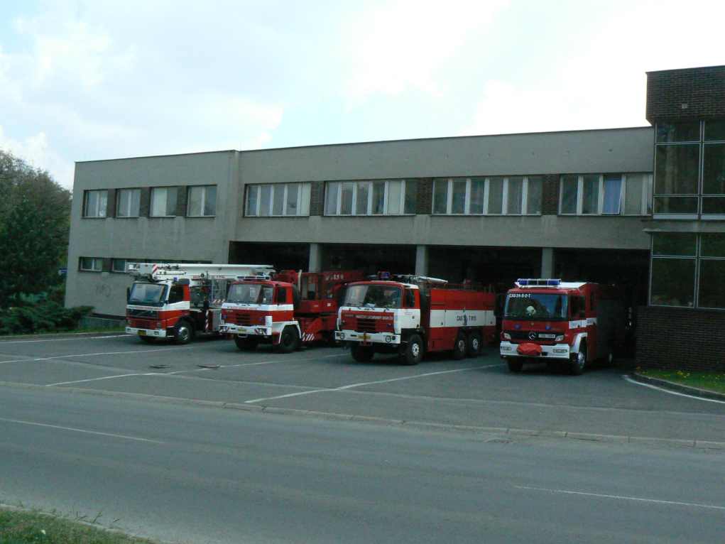 009-Stanice HZS Příbram s výjezdovou technikou (2007).JPG