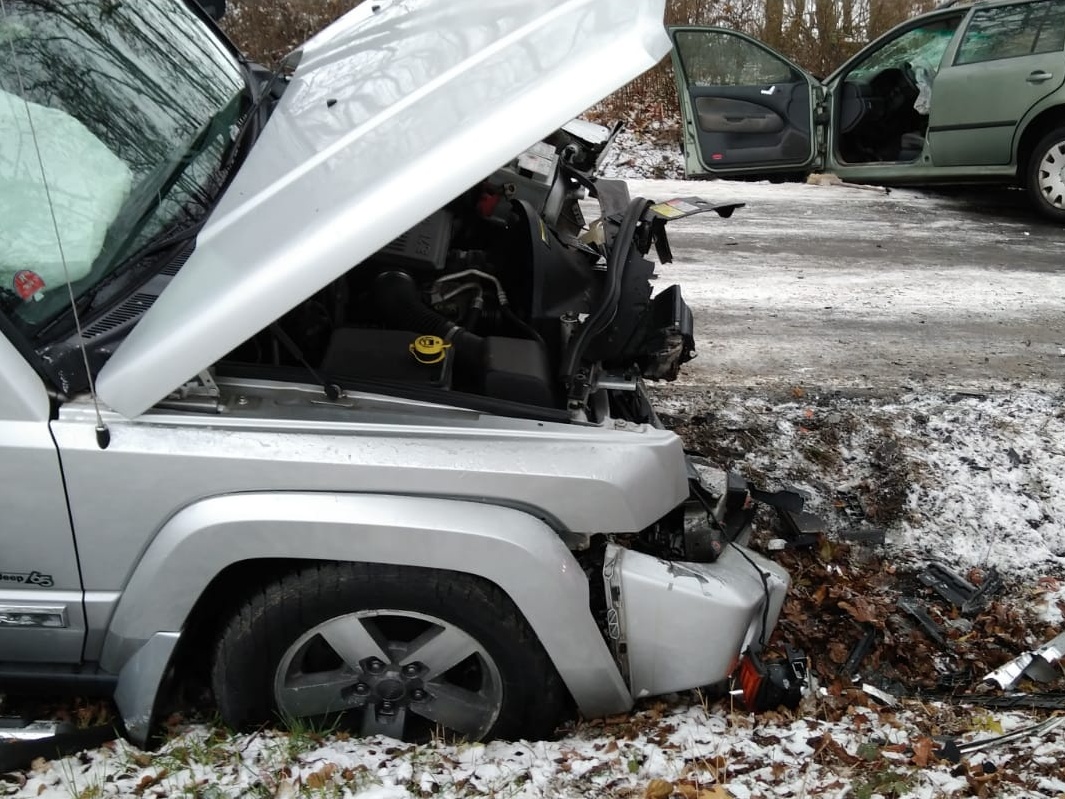 002 - dopravní nehoda dvou osobních automobilů u Dolan na Kladensku.jpg