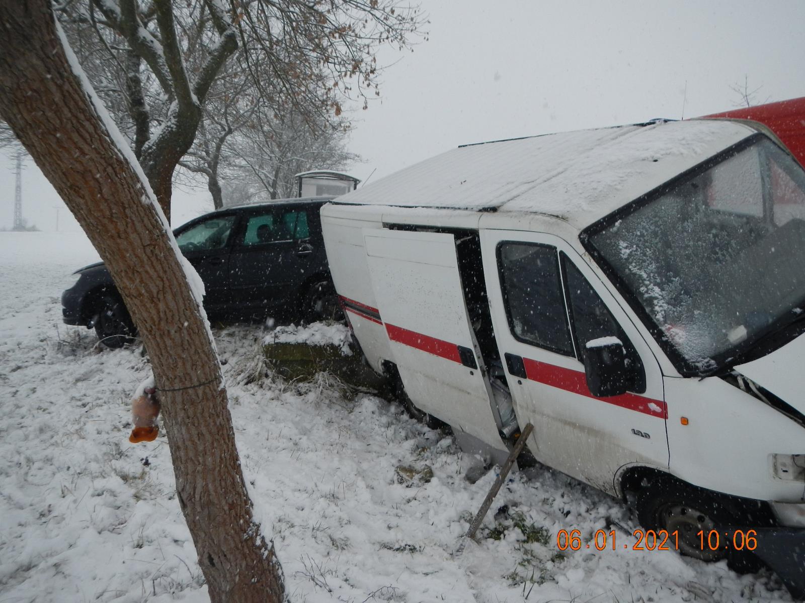 Dopravní nehoda 3 OA, Němčice - 6. 1. 2021 (2).JPG