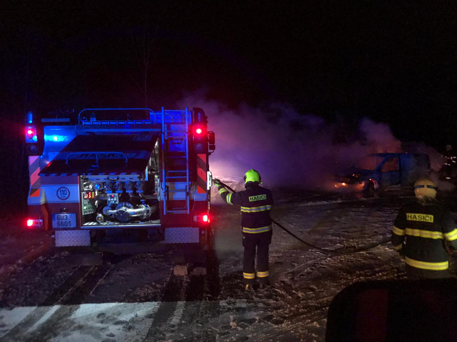 Požár osobního auta Teplice (3).jpg