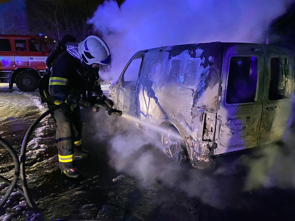 Požár osobního auta Teplice (1).jpg