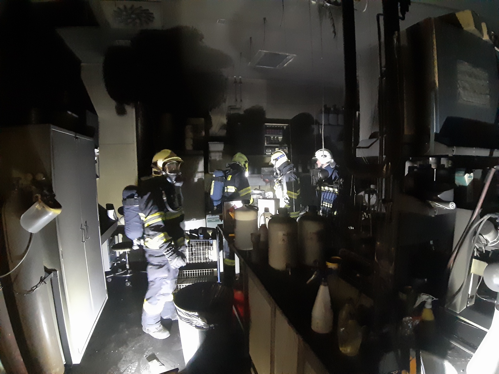 004-Požár laboratoře ve Vestci.jpg