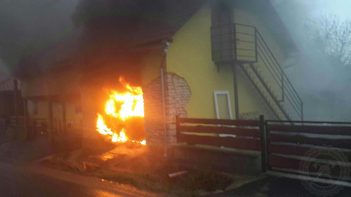 požár garáže Džbánov 3-2-2021.jpg