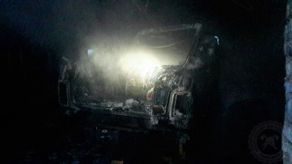 požár garáže Džbánov 3-2-2021a.jpg