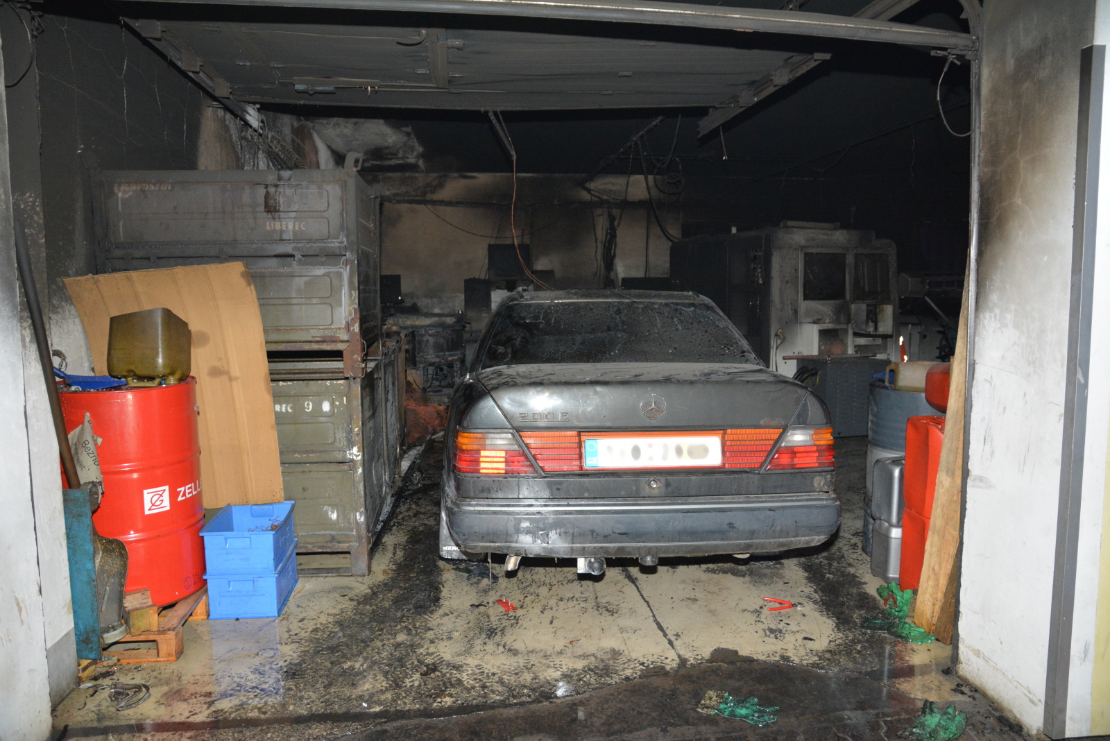 008-Požár ve výrobní hale v obci Bezno .JPG