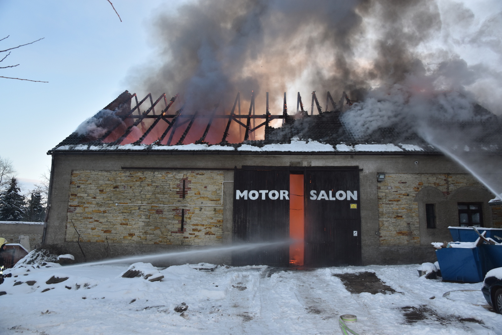 002-Požár stodoly v Dolanech na Kladensku.JPG