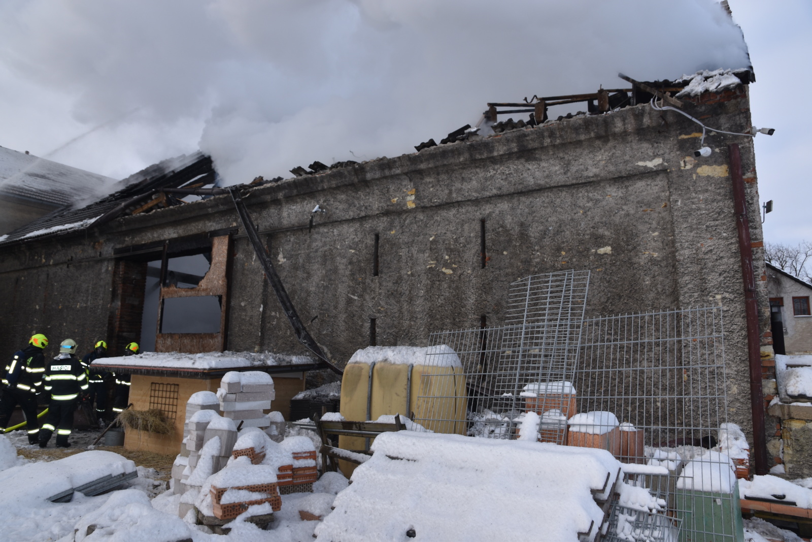 009-Požár stodoly v Dolanech na Kladensku.JPG