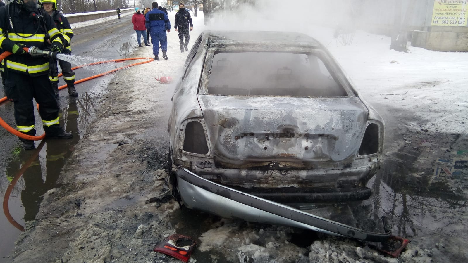 Požár auta Louny (2).jpg