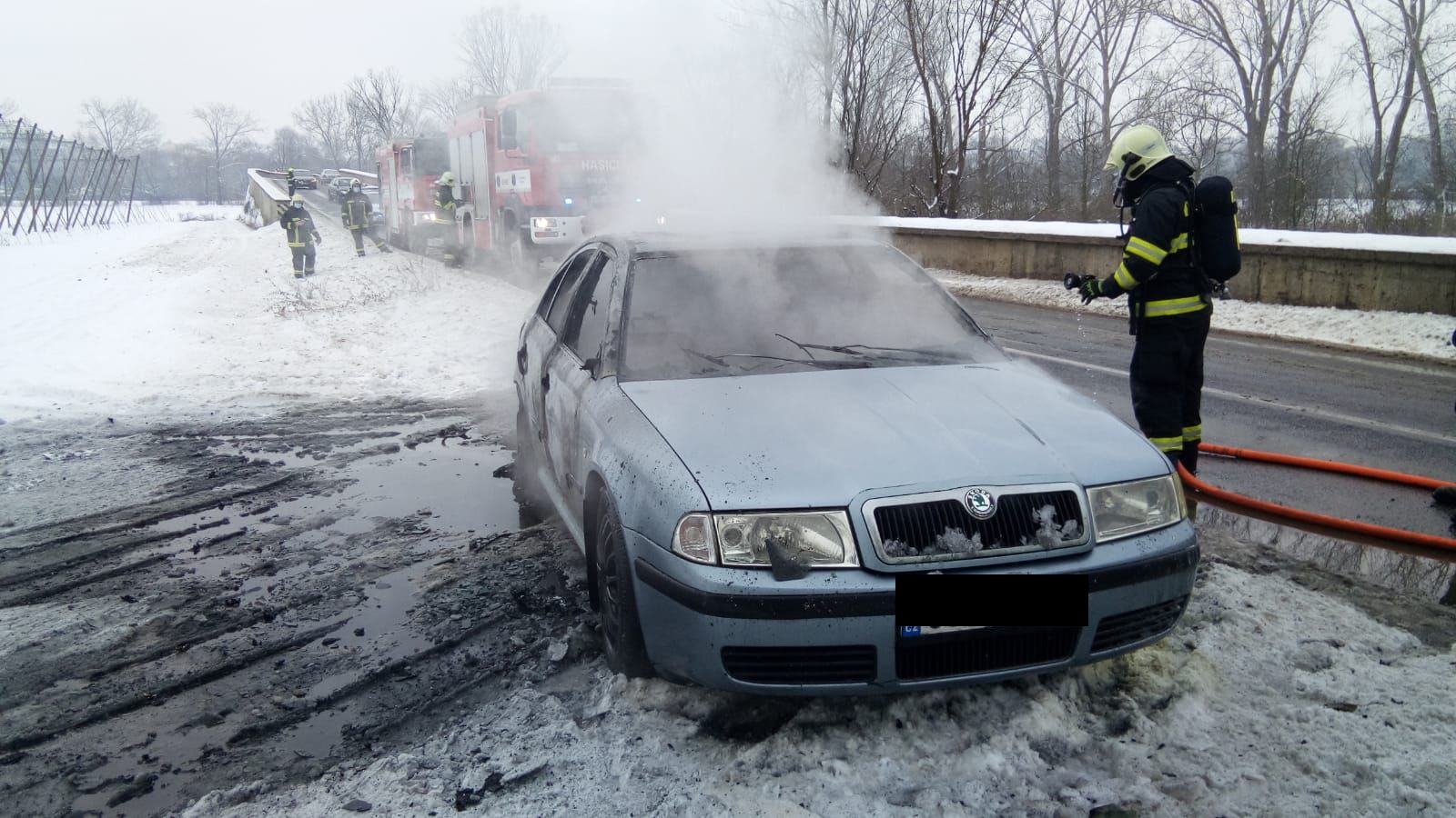 Požár auta Louny (3).jpg