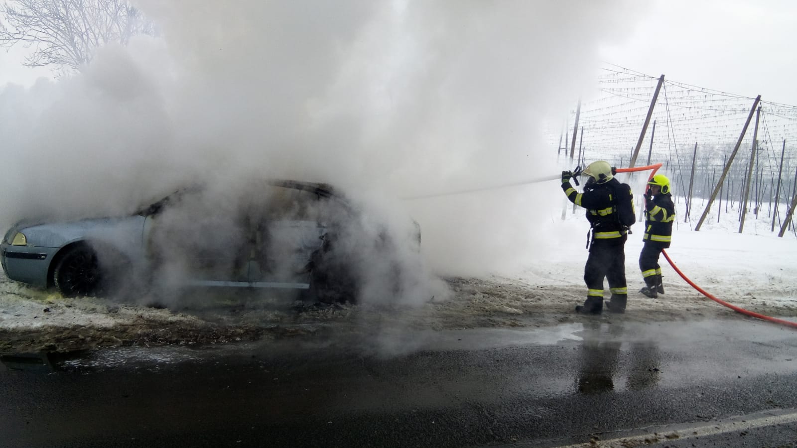 Požár auta Louny (5).jpg