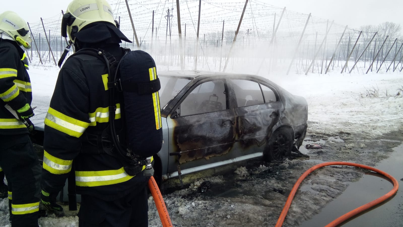 Požár auta Louny (7).jpg