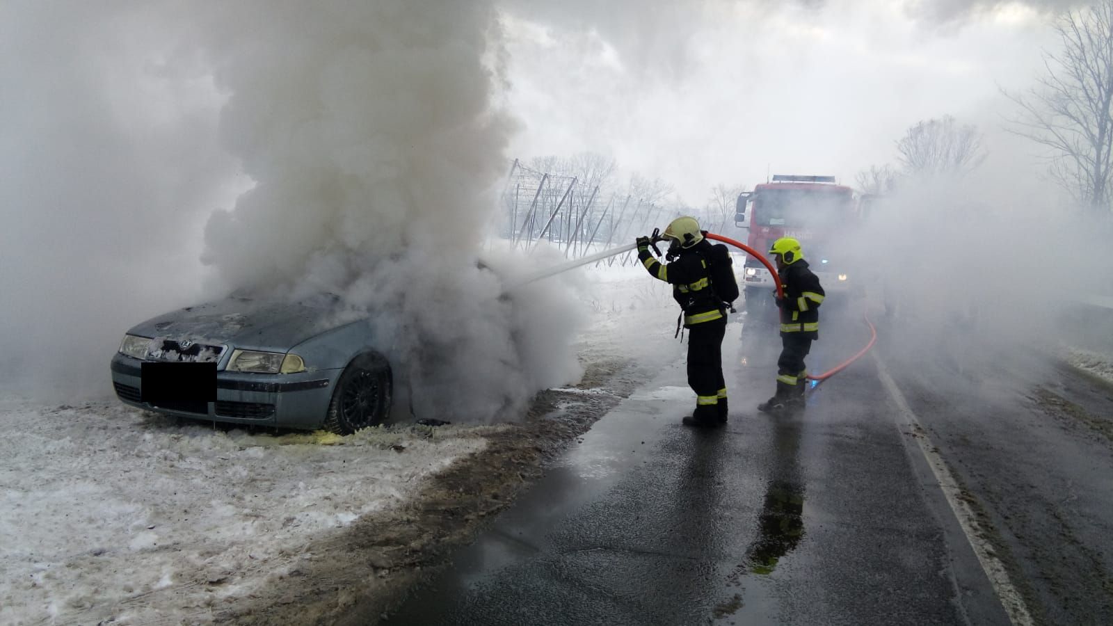 Požár auta Louny (8).jpg