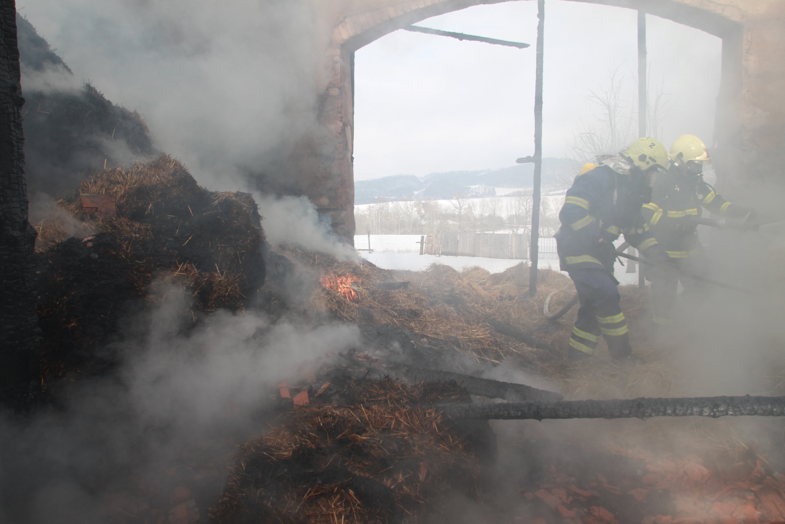 026-Požár stodoly v obci Bezděkov.jpg