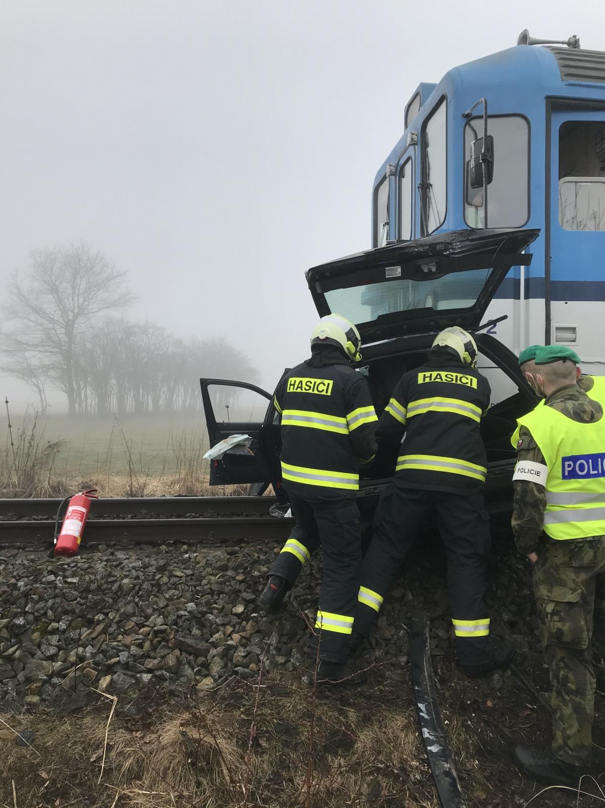 Dopravní nehoda OA a vlak, Branice - 2. 3. 2021 (1).JPG