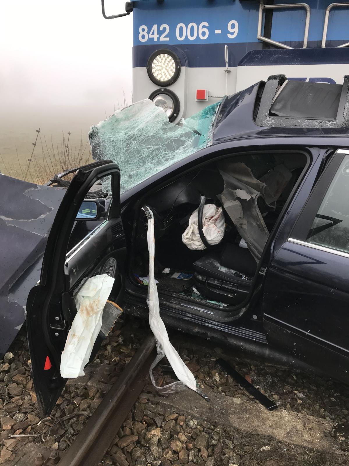 Dopravní nehoda OA a vlak, Branice - 2. 3. 2021 (4).JPG
