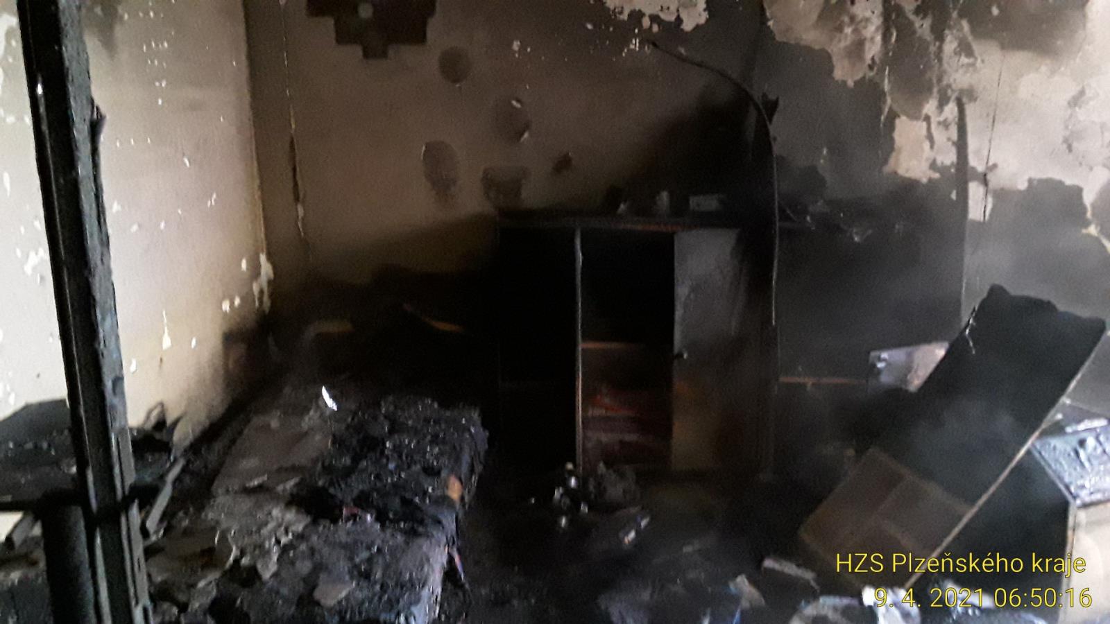 Interiér bytu po požáru v Plzni - Lobzích (5).jpg