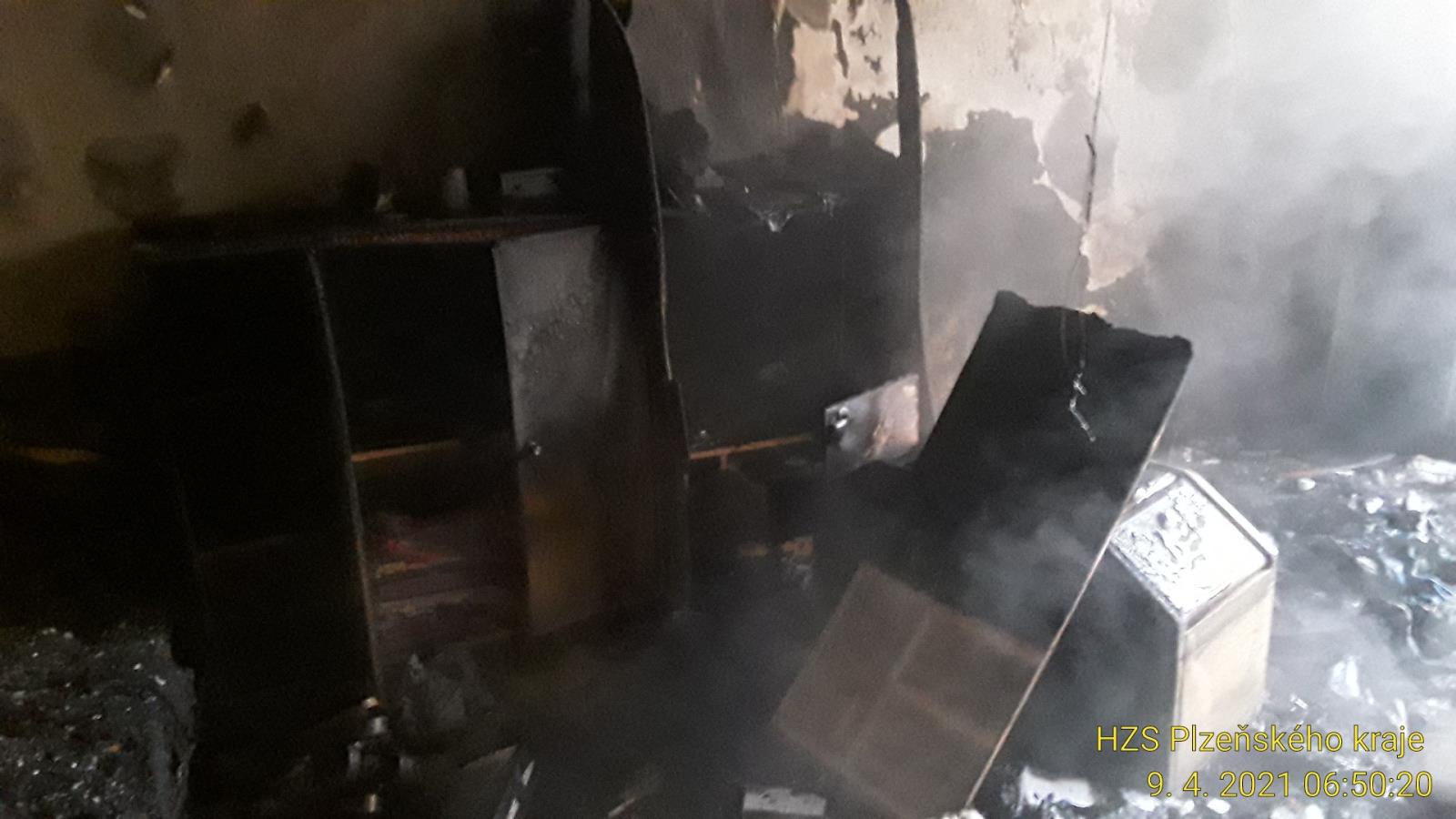 Interiér bytu po požáru v Plzni - Lobzích (6).jpg