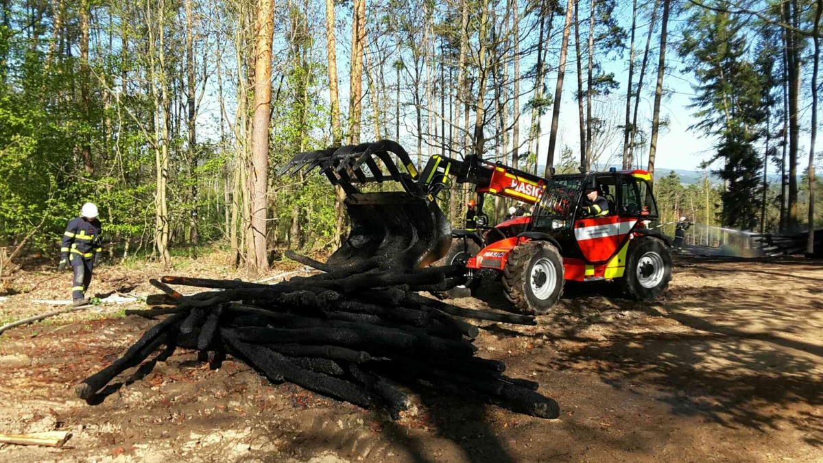 Požár v lese Březina u Tišnova (3).jpg