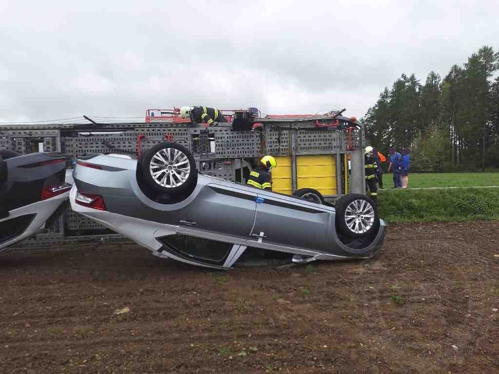 nehoda nákladního vozidla Kameničná2 13.5.2021.jpg