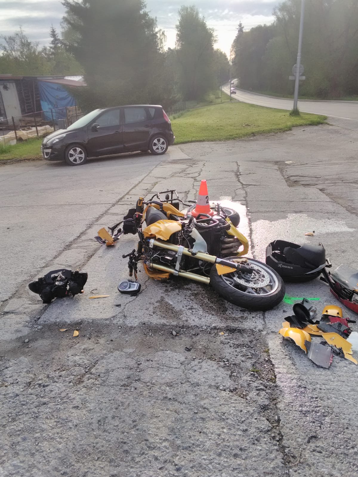 Dopravní nehoda OA a motorka, Jindřichův Hradec - 21. 5  (1).jpg