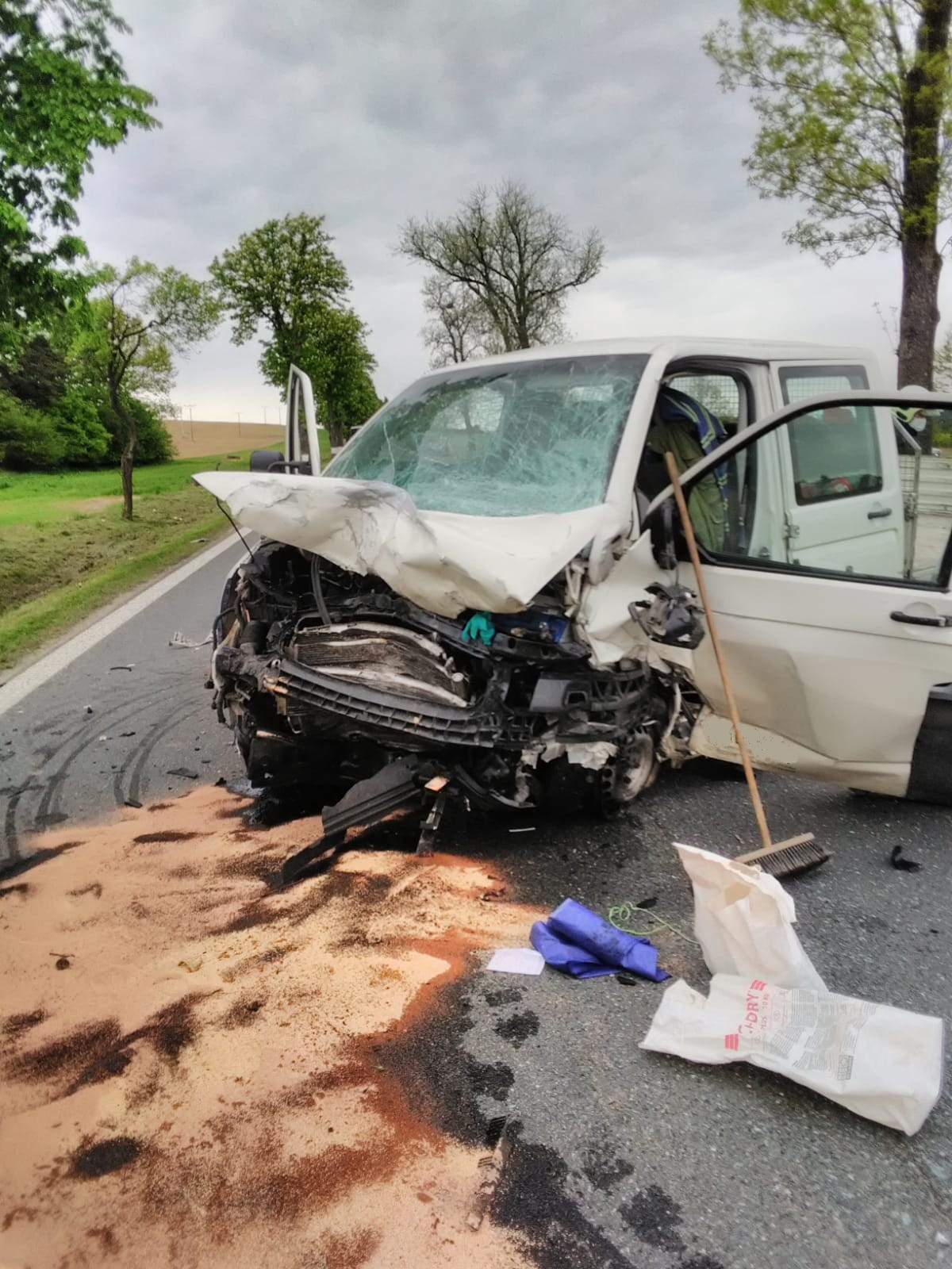 Dopravní nehoda 2 OA a dodávka, Jindřichův Hradec - 26. 5. 2021 (2).jpg