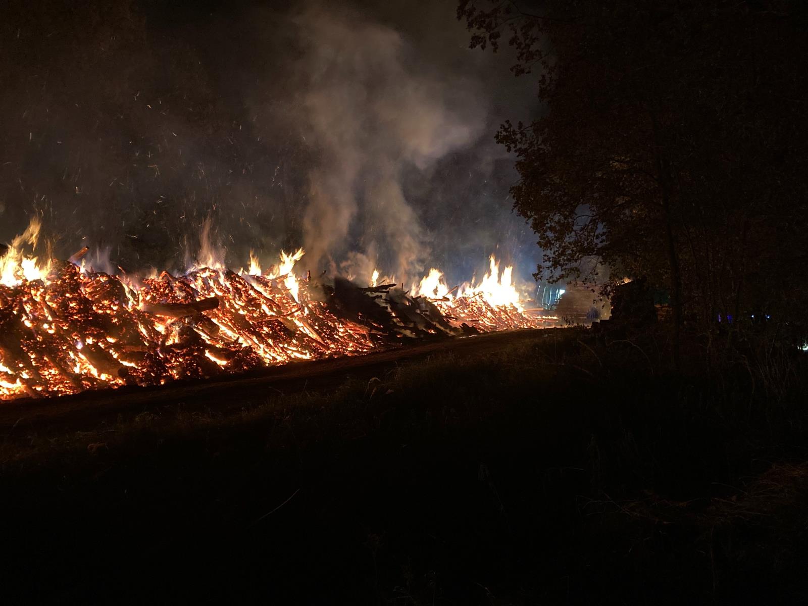 Požár dřeva Leská (3).jpg