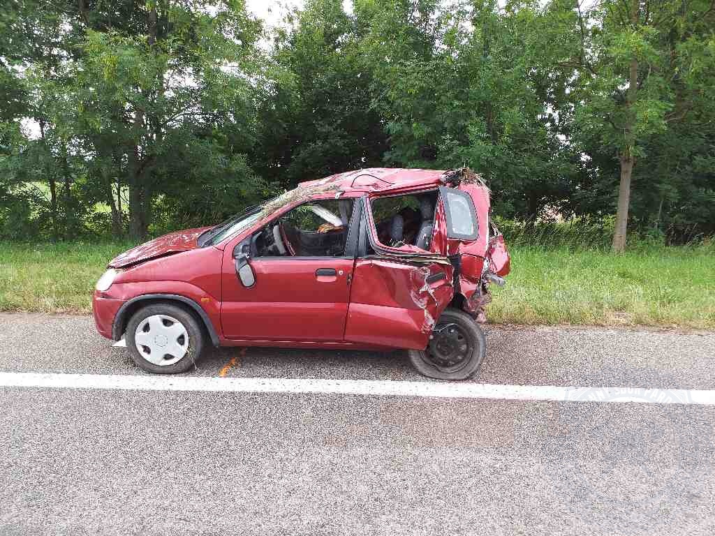 Moravská Třebová nehoda nákladního a osobního vozidla1 1.7.2021.jpg