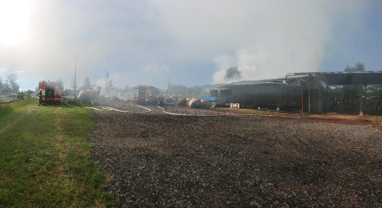 Požár balíků, Dolní Třebonín - 12. 7. 2021 (2).JPG