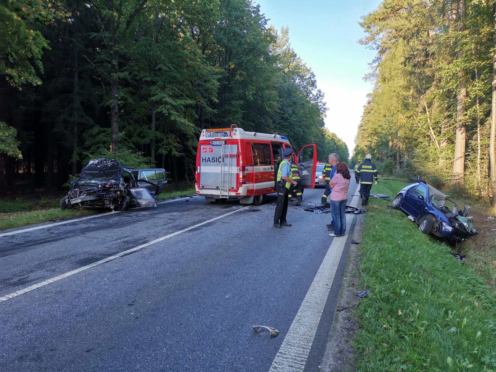Dopravní nehoda 2 OA, Lišov - 13. 9. 2021 (3).jpg