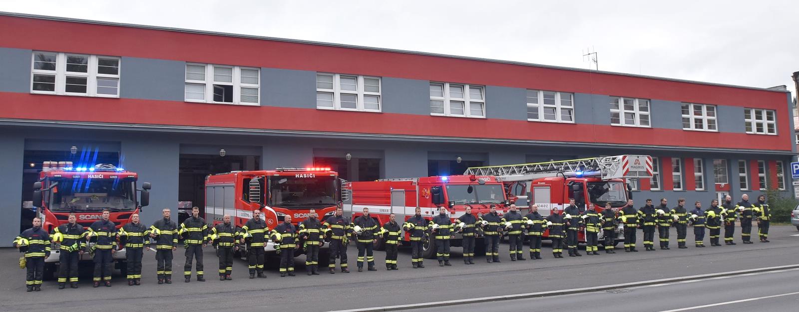 Hasiči z Karlovarského kraje uctili památku hasičů zemřelých při výbuchu plynu v Koryčanech_2.jpg
