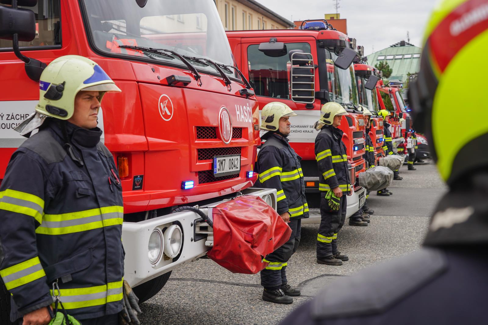 Hasiči z Olomouckého kraje uctili památku hasičů zemřelých při výbuchu plynu v Koryčanech.jpg