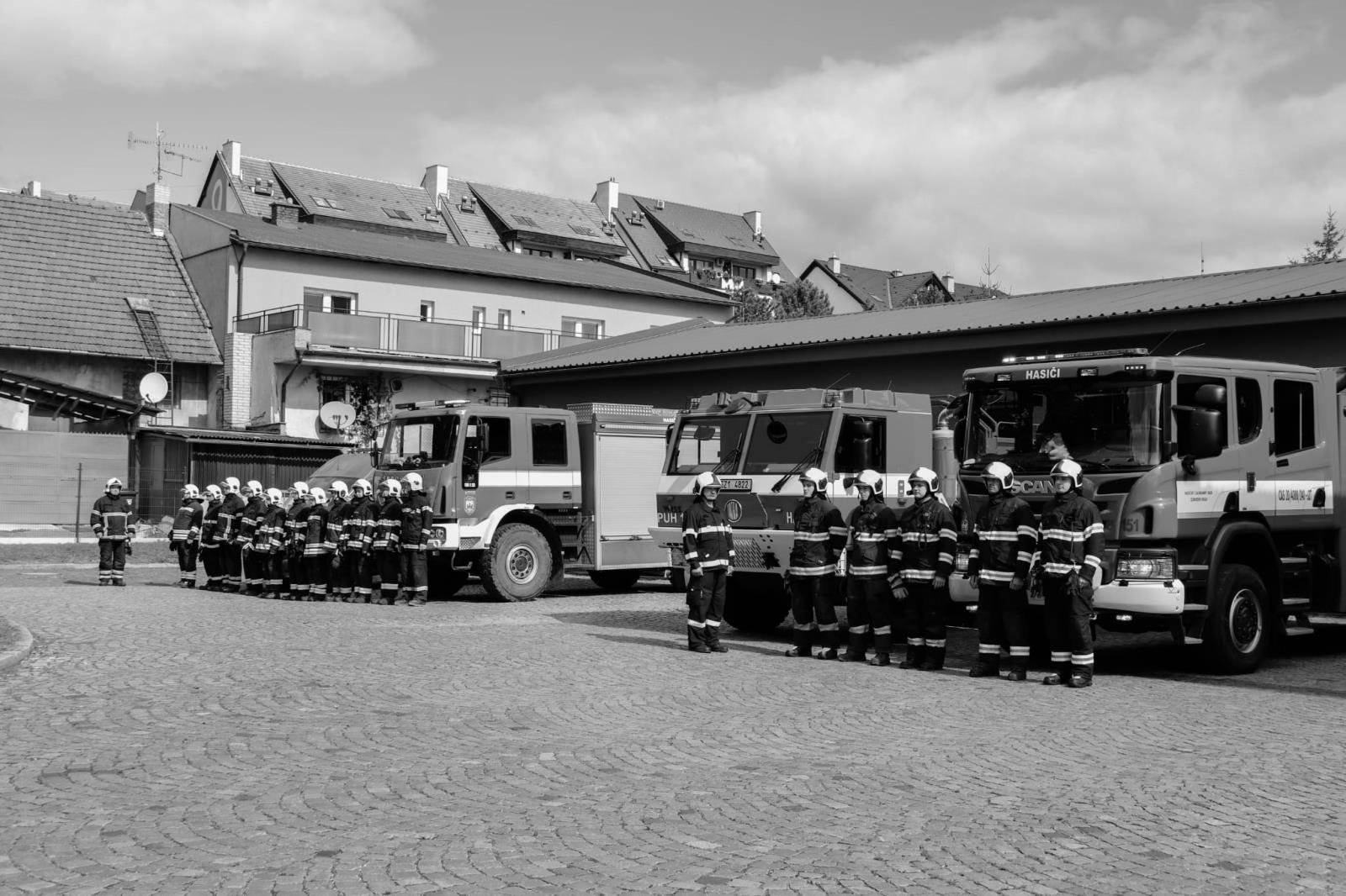 Hasiči ze Zlínského kraje uctili památku hasičů zemřelých při výbuchu plynu v Koryčanech_2.jpg