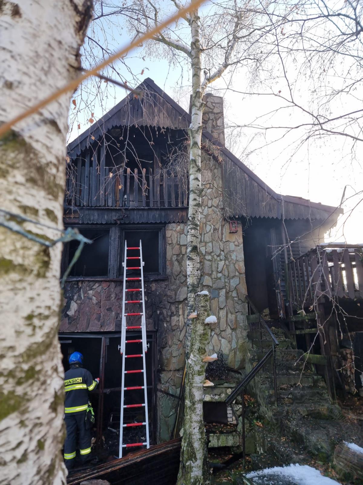 požár chatky Turkovice (5).jpg