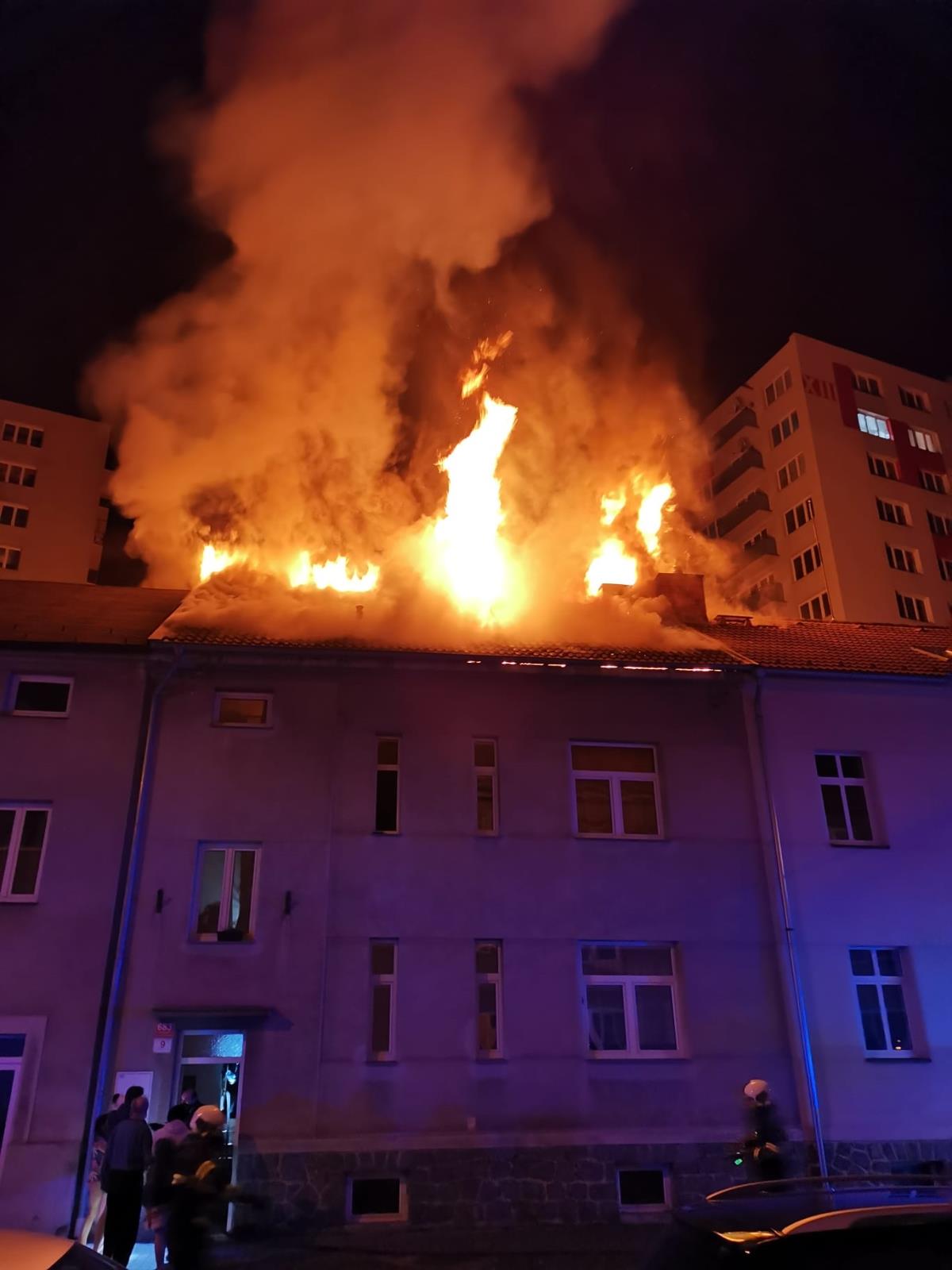 Požár střechy, České Budějovice - 9. 1. 2022 (7).jpg