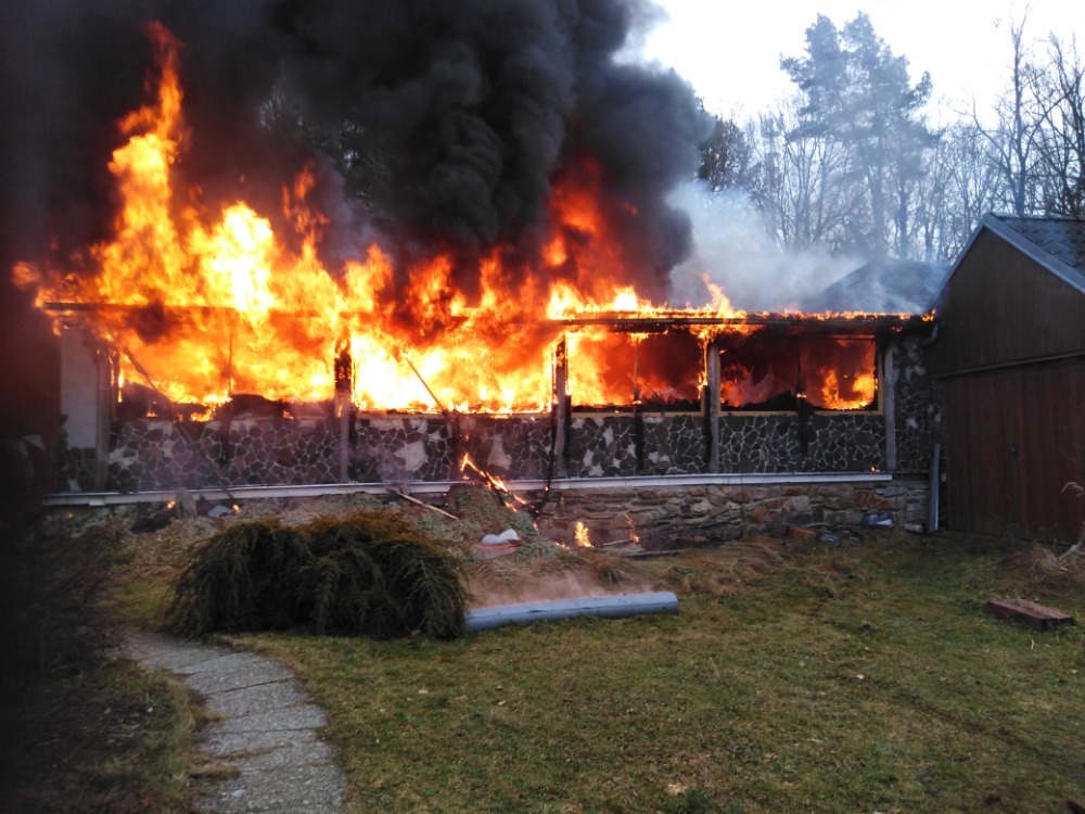 Požár rodinného domu, Zliv - 13. 1. 2022 (11).jpg