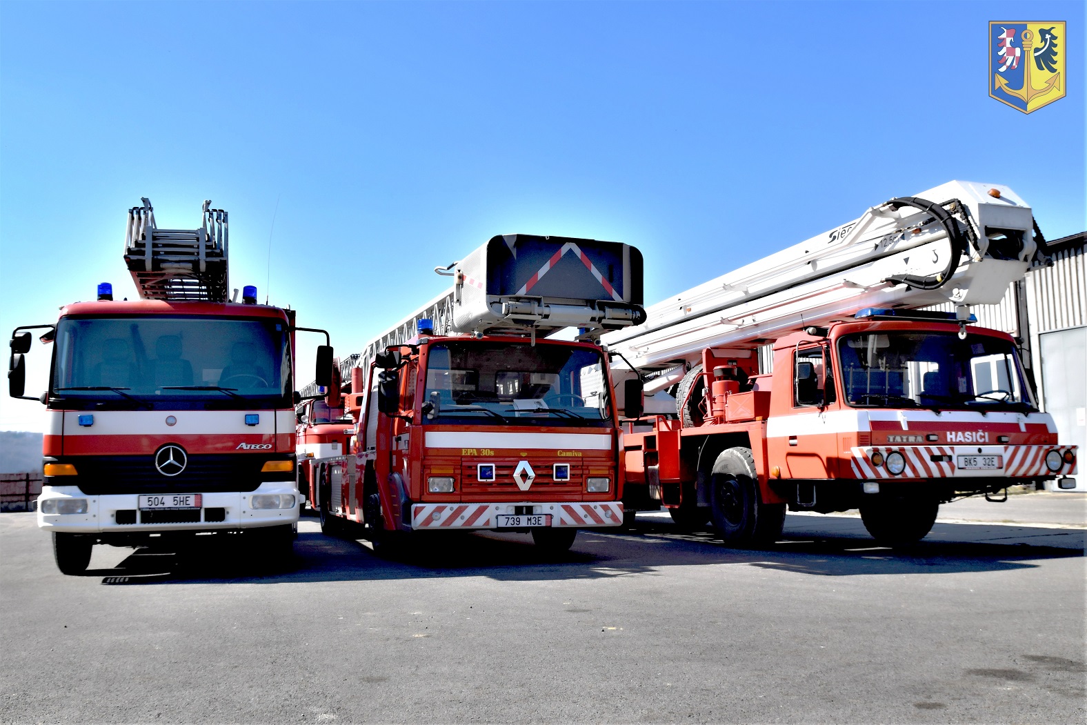 3 automobilové žebříky AZ 30 a tři automobilové plošiny AP 27 jako pomoc ukrajinským hasičům od českých kolegů (2)_upravené.jpg