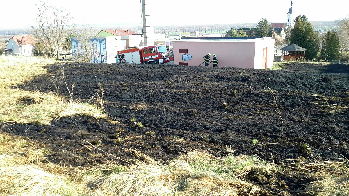 2022-03-27-požáry v JMK/Znojemsko.jpg