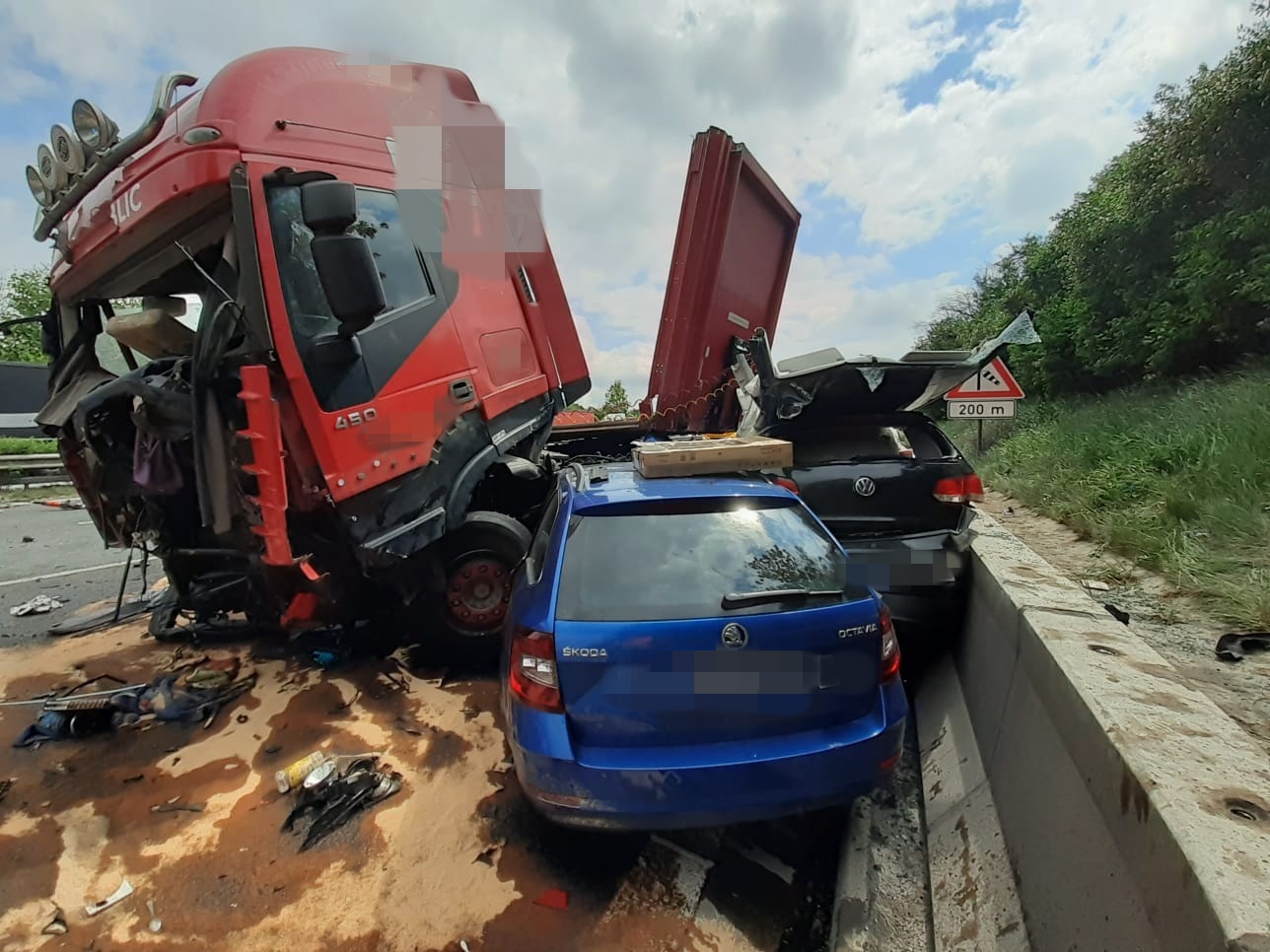 008 - Tragická dopravní nehoda na brněnské dálnici..jpeg
