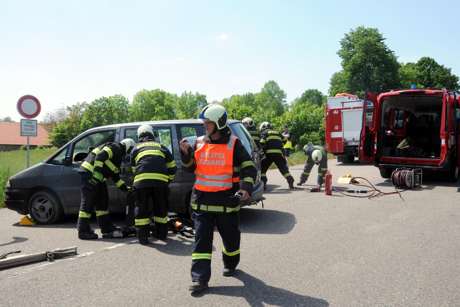 Taktické cvičení dopravní nehoda 2 OA a bus, Písek - 18. 5. 2022 (5).JPG