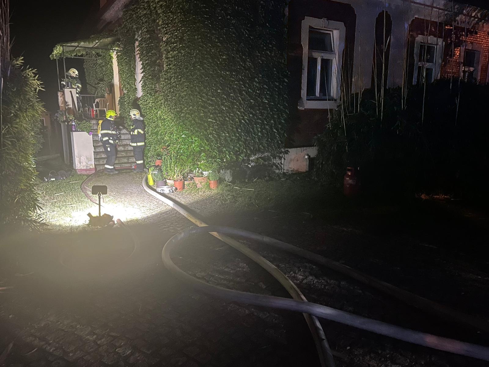005 - požár rodinného domu v Mnichovicích.jpg
