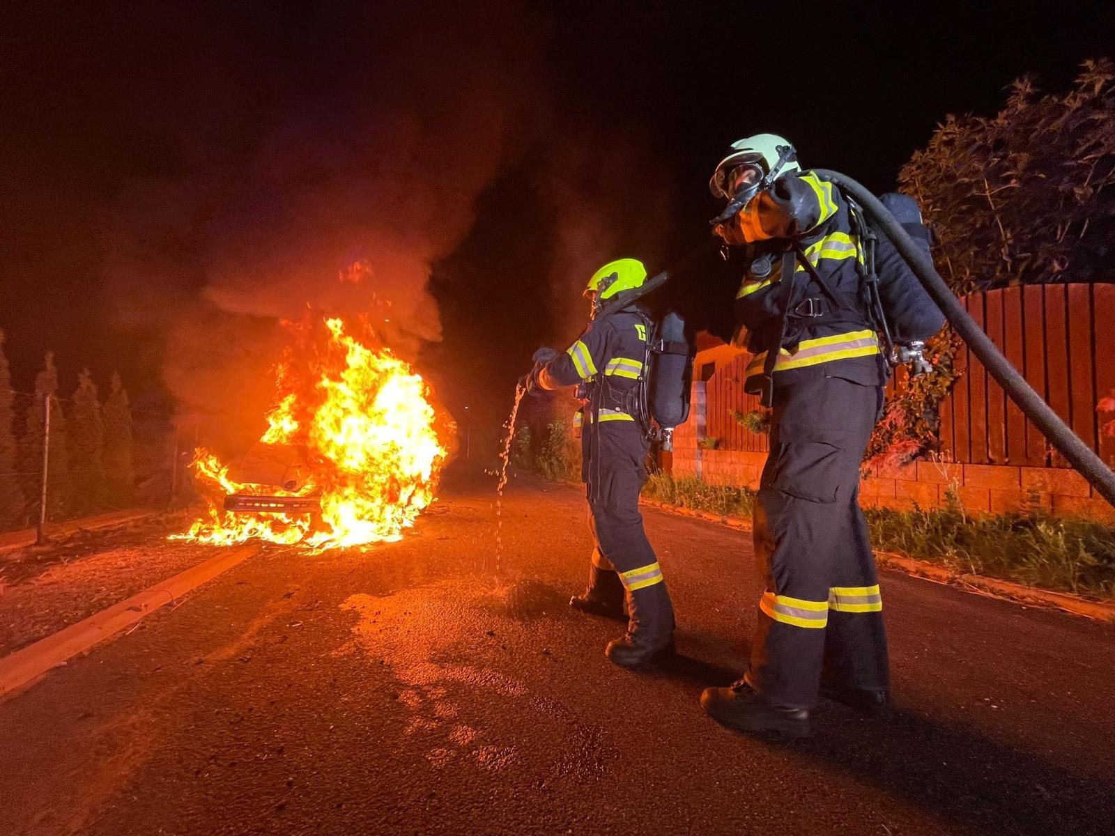 004 - požár osobního automobilu Doubravčice.jpg