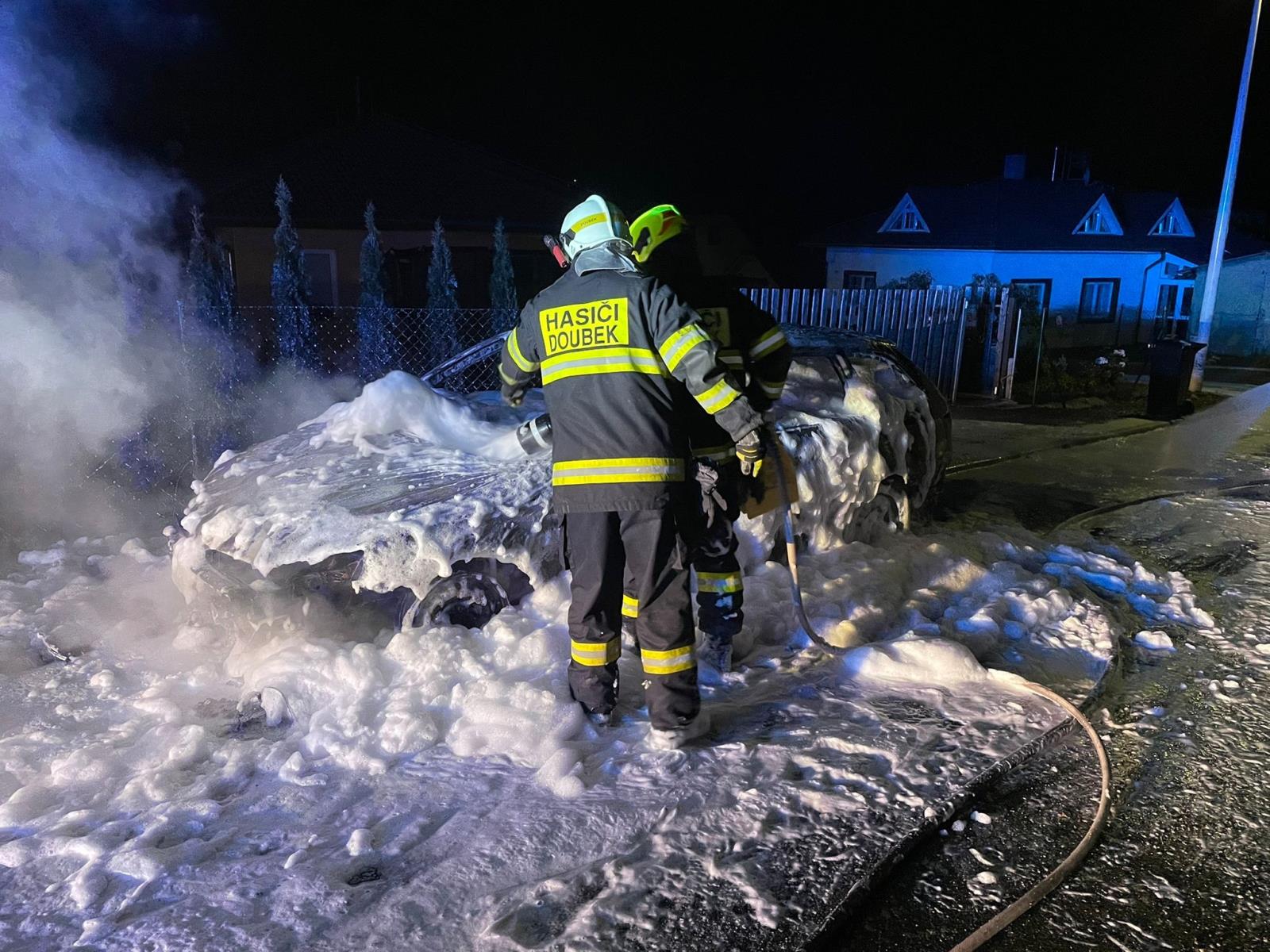 007 - požár osobního automobilu Doubravčice.jpg