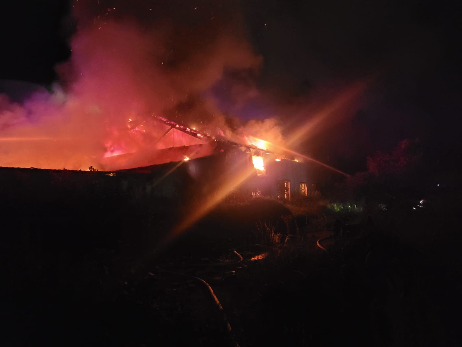 004-Požár ve výkupně kovového odpadu v bývalém areálu Poldi Kladno.jpeg