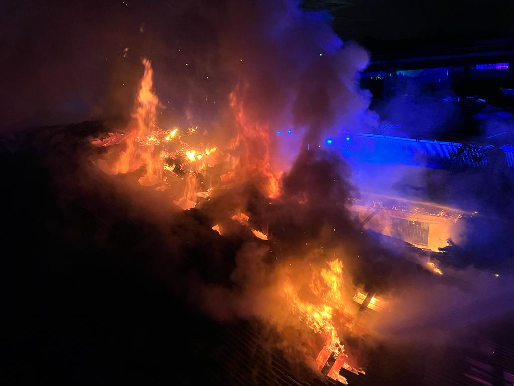 005-Požár ve výkupně kovového odpadu v bývalém areálu Poldi Kladno.jpeg
