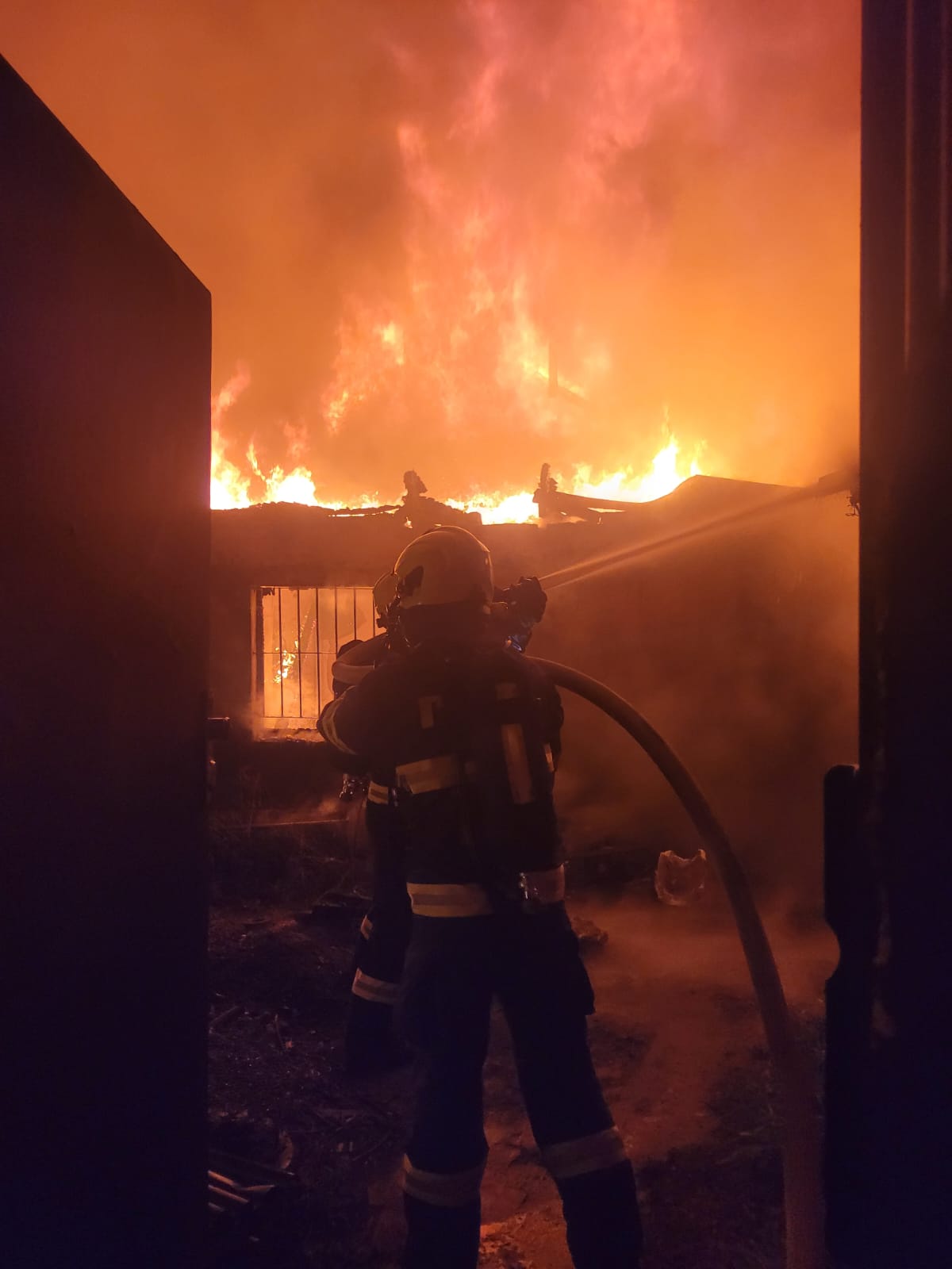 012-Požár ve výkupně kovového odpadu v bývalém areálu Poldi Kladno.jpeg