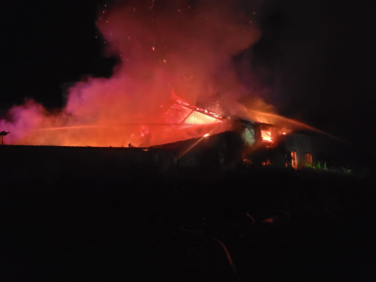 013-Požár ve výkupně kovového odpadu v bývalém areálu Poldi Kladno.jpeg