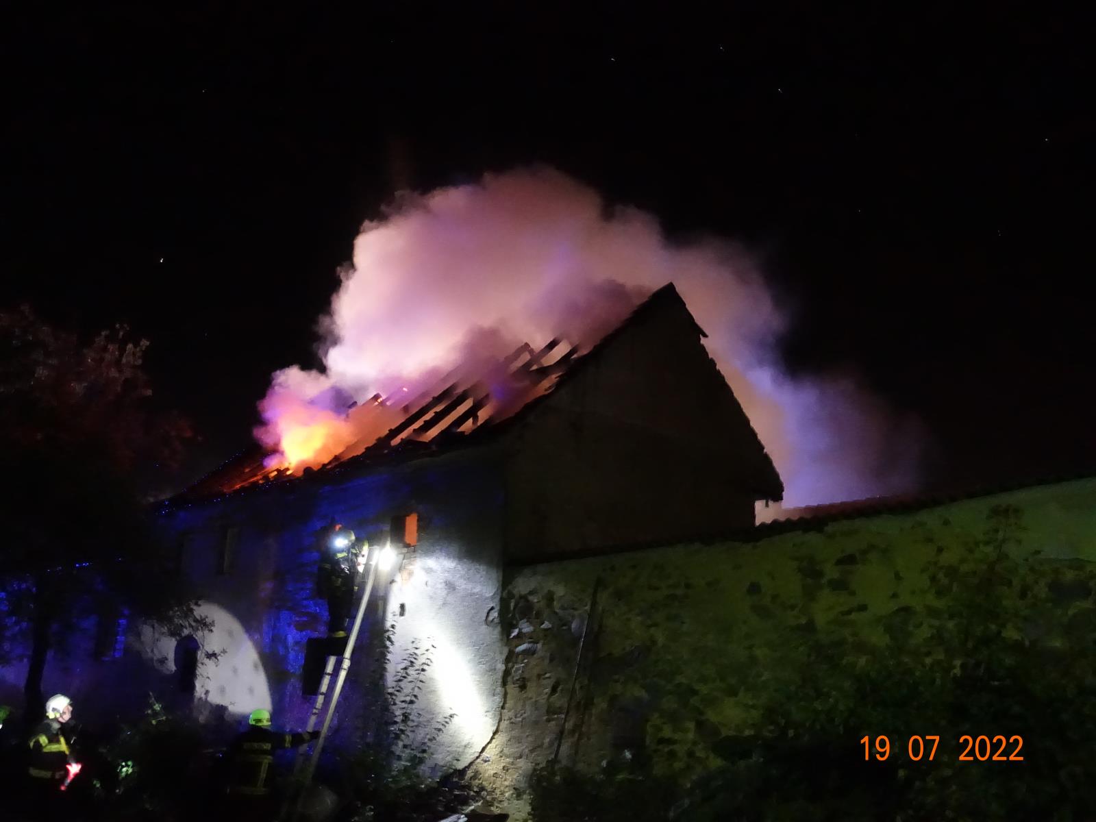 Požár stodoly, Strážkovice - 19. 7. 2022 (3).JPG