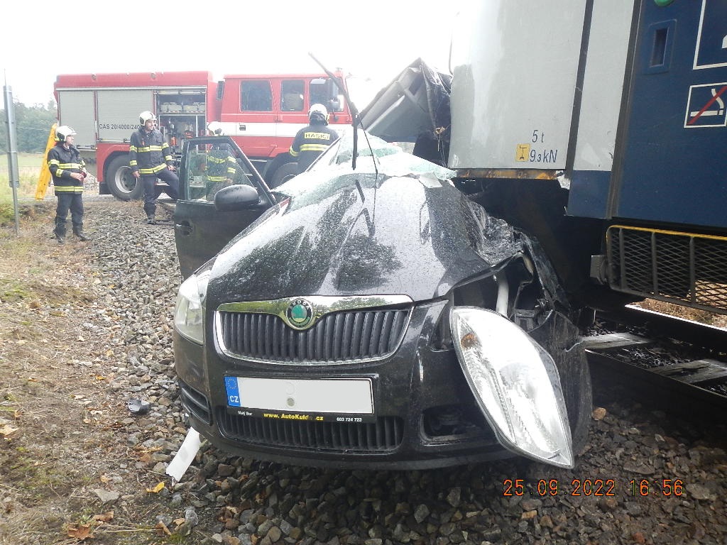 Dopravní nehoda OA a vlak, Blatná - 25. 9. 2022 (2).JPG