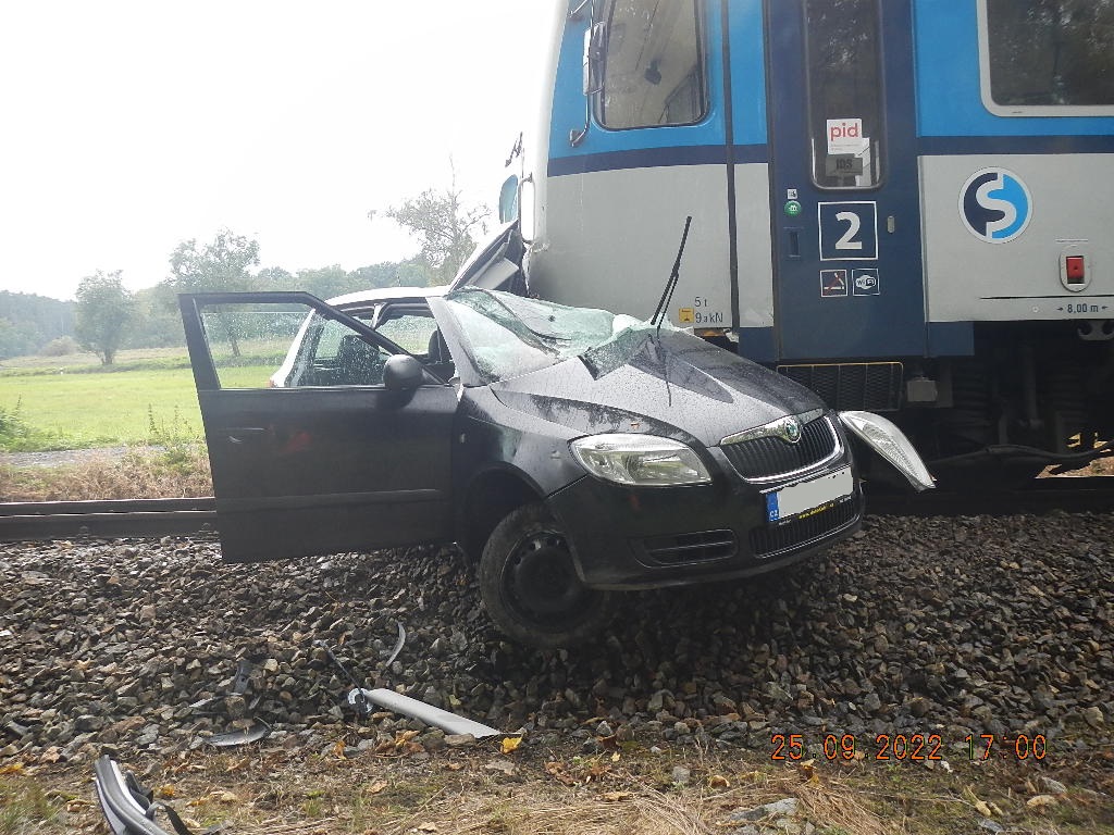 Dopravní nehoda OA a vlak, Blatná - 25. 9. 2022 (5).JPG