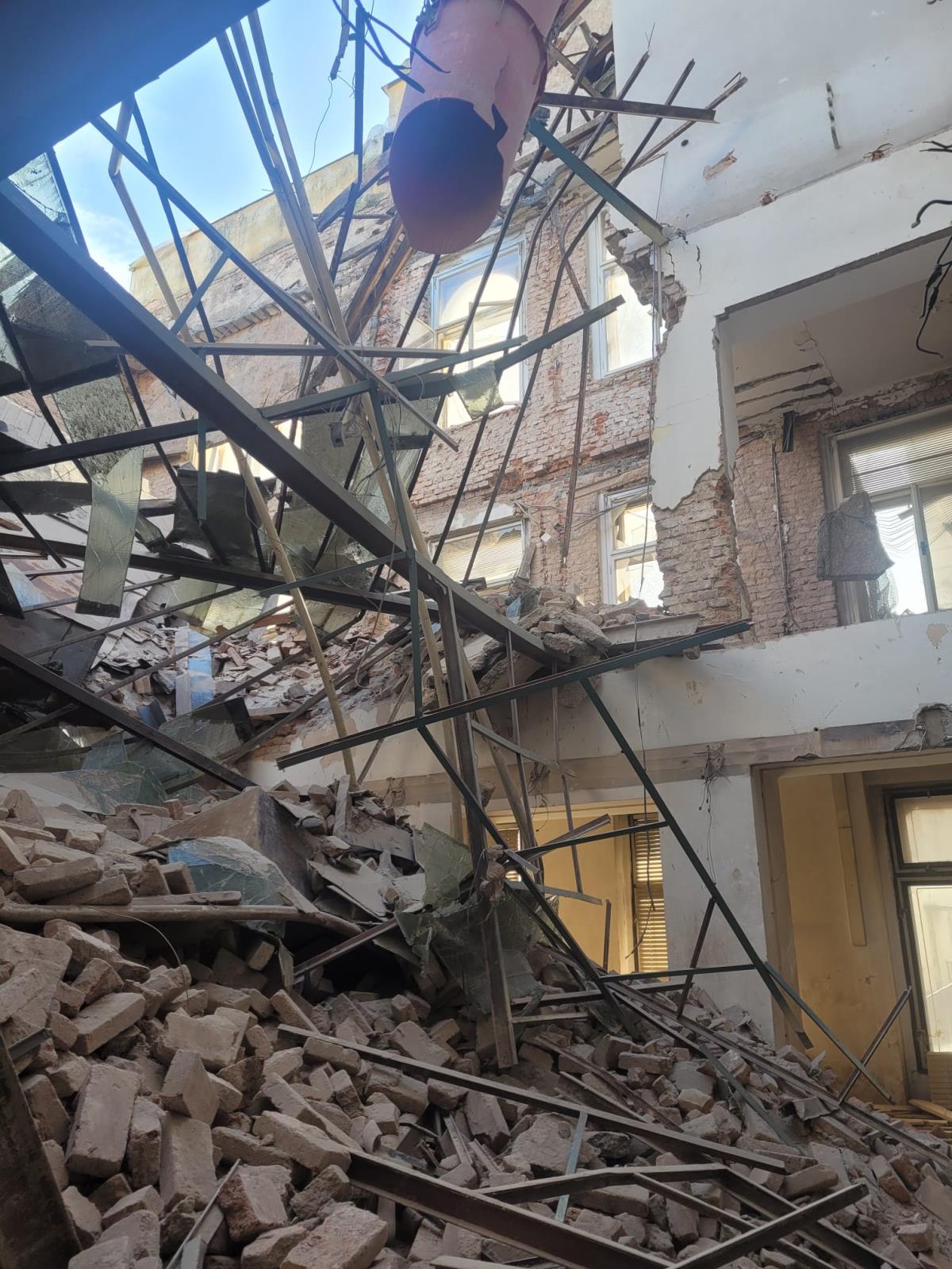 009-Destrukce rekonstruovaného bytového domu v Příbrami.jpg